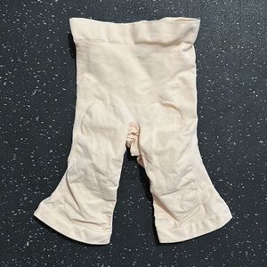28. SB$10: NWOT SKIMS SHAPEWEAR XXS/XS